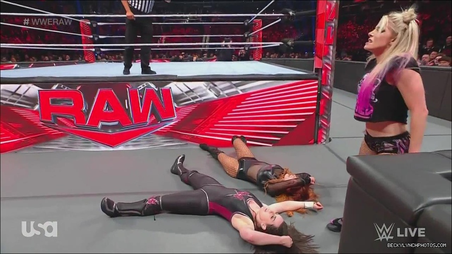 WWE_Monday_Night_Raw_2022_12_05_720p_HDTV_x264-NWCHD_mp4_007200885.jpg