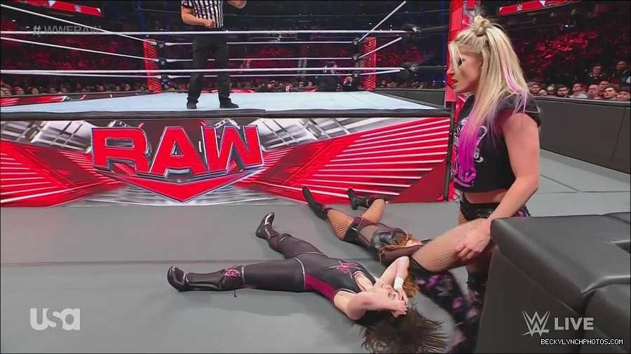 WWE_Monday_Night_Raw_2022_12_05_720p_HDTV_x264-NWCHD_mp4_007202086.jpg