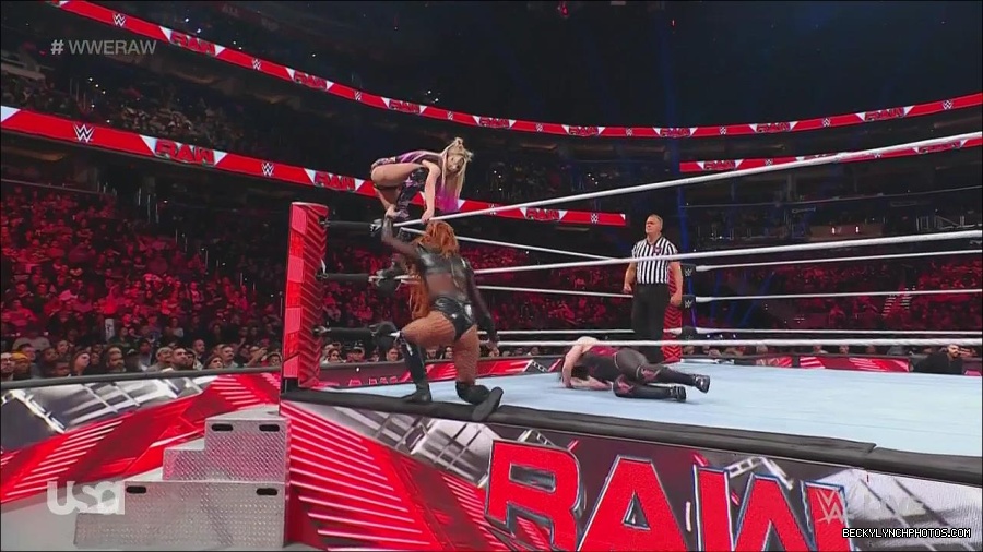 WWE_Monday_Night_Raw_2022_12_05_720p_HDTV_x264-NWCHD_mp4_007236120.jpg