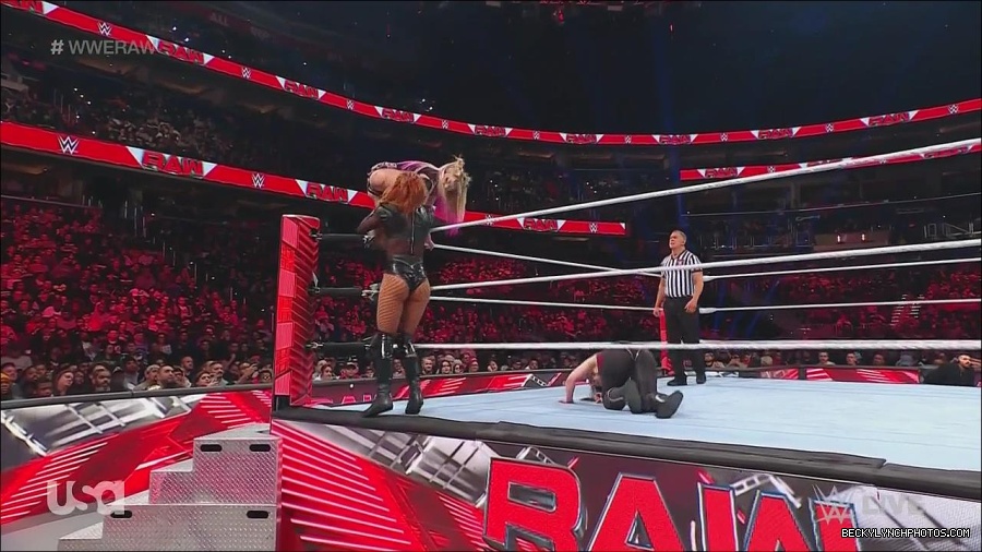 WWE_Monday_Night_Raw_2022_12_05_720p_HDTV_x264-NWCHD_mp4_007236921.jpg