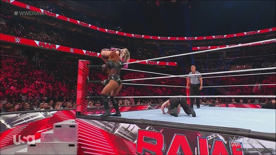 WWE_Monday_Night_Raw_2022_12_05_720p_HDTV_x264-NWCHD_mp4_007237322.jpg