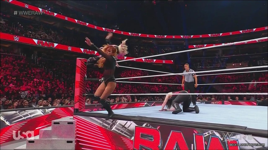 WWE_Monday_Night_Raw_2022_12_05_720p_HDTV_x264-NWCHD_mp4_007237722.jpg