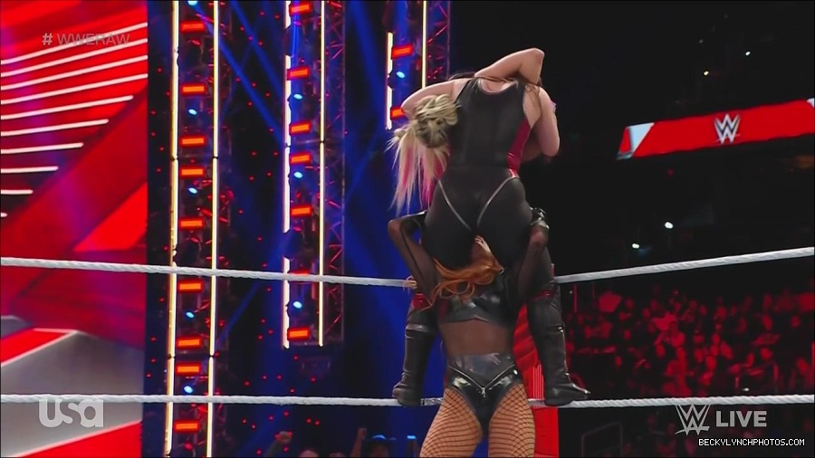 WWE_Monday_Night_Raw_2022_12_05_720p_HDTV_x264-NWCHD_mp4_007254539.jpg