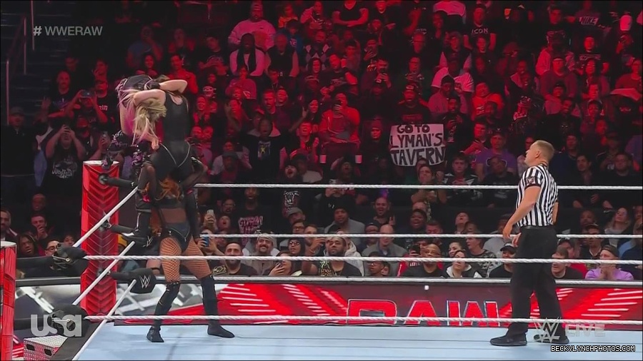 WWE_Monday_Night_Raw_2022_12_05_720p_HDTV_x264-NWCHD_mp4_007255740.jpg
