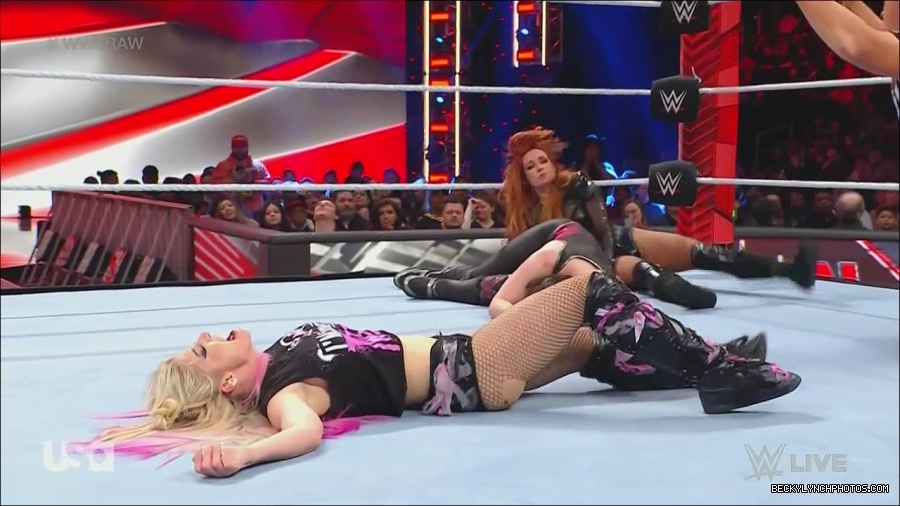 WWE_Monday_Night_Raw_2022_12_05_720p_HDTV_x264-NWCHD_mp4_007263748.jpg