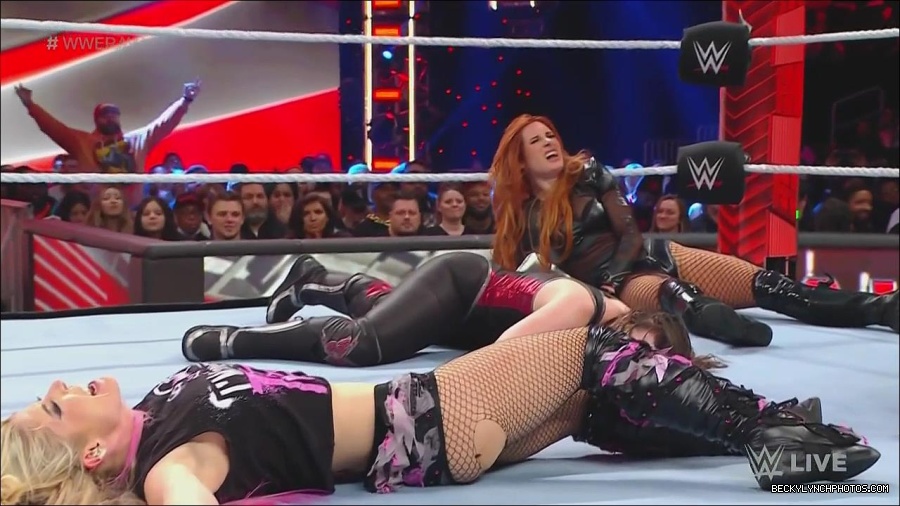 WWE_Monday_Night_Raw_2022_12_05_720p_HDTV_x264-NWCHD_mp4_007267752.jpg