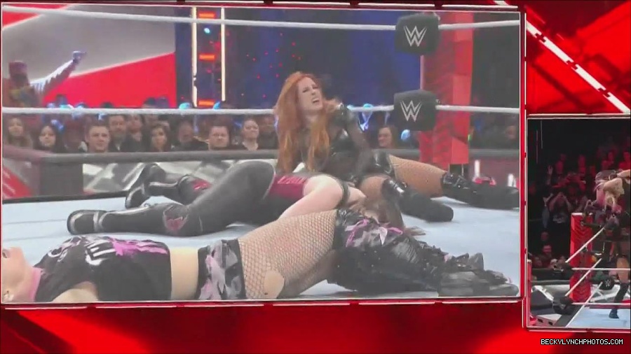 WWE_Monday_Night_Raw_2022_12_05_720p_HDTV_x264-NWCHD_mp4_007268553.jpg