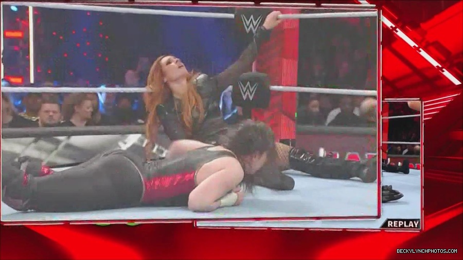WWE_Monday_Night_Raw_2022_12_05_720p_HDTV_x264-NWCHD_mp4_007285603.jpg