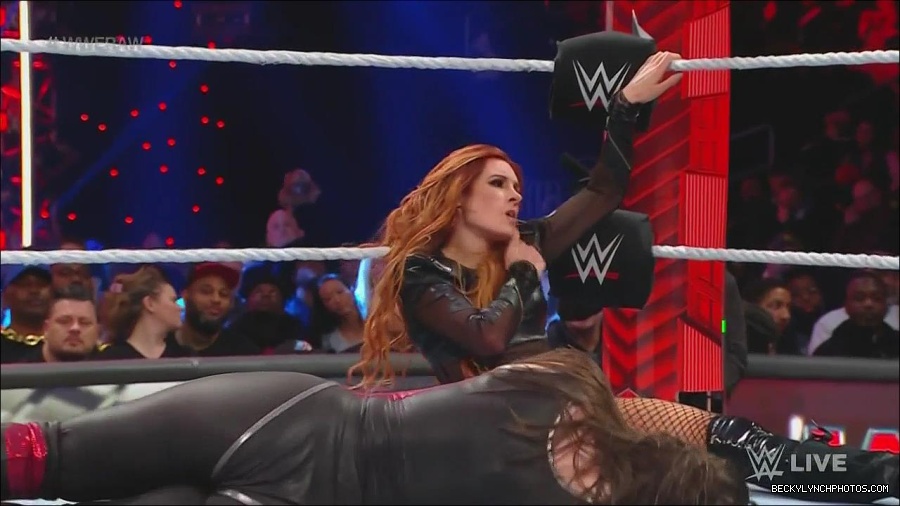WWE_Monday_Night_Raw_2022_12_05_720p_HDTV_x264-NWCHD_mp4_007286804.jpg