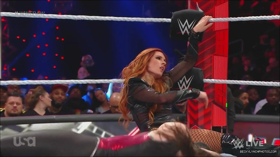 WWE_Monday_Night_Raw_2022_12_05_720p_HDTV_x264-NWCHD_mp4_007287205.jpg