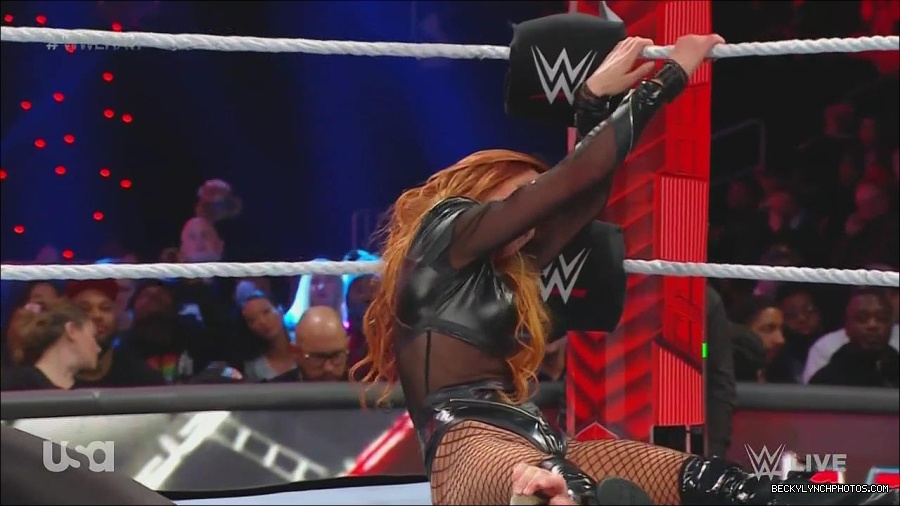 WWE_Monday_Night_Raw_2022_12_05_720p_HDTV_x264-NWCHD_mp4_007288005.jpg