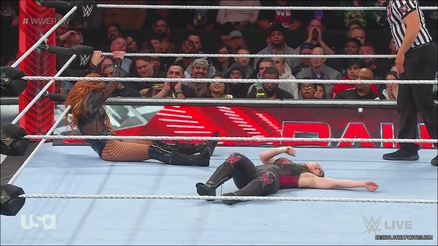 WWE_Monday_Night_Raw_2022_12_05_720p_HDTV_x264-NWCHD_mp4_007288406.jpg