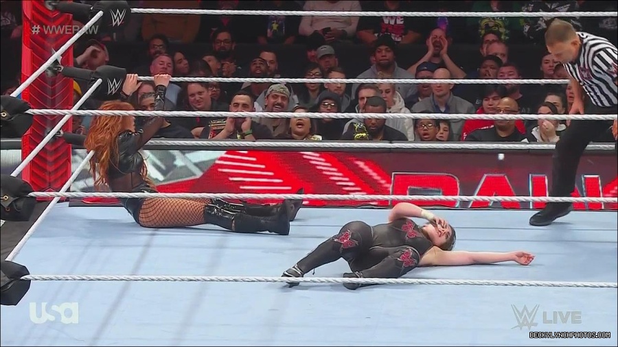 WWE_Monday_Night_Raw_2022_12_05_720p_HDTV_x264-NWCHD_mp4_007289207.jpg