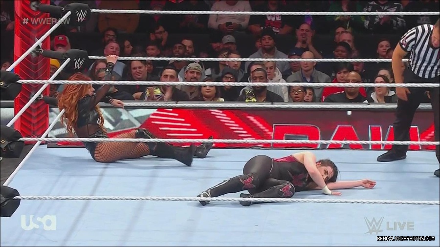 WWE_Monday_Night_Raw_2022_12_05_720p_HDTV_x264-NWCHD_mp4_007290408.jpg