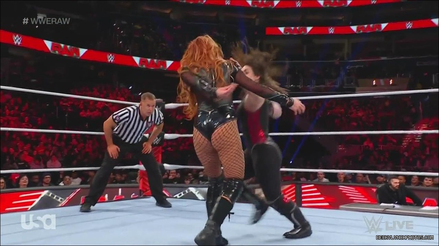WWE_Monday_Night_Raw_2022_12_05_720p_HDTV_x264-NWCHD_mp4_007300818.jpg