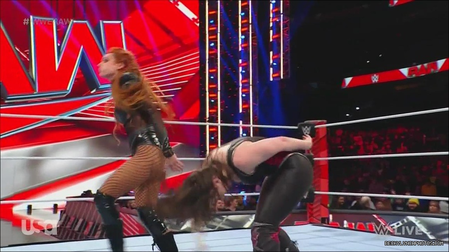 WWE_Monday_Night_Raw_2022_12_05_720p_HDTV_x264-NWCHD_mp4_007301619.jpg