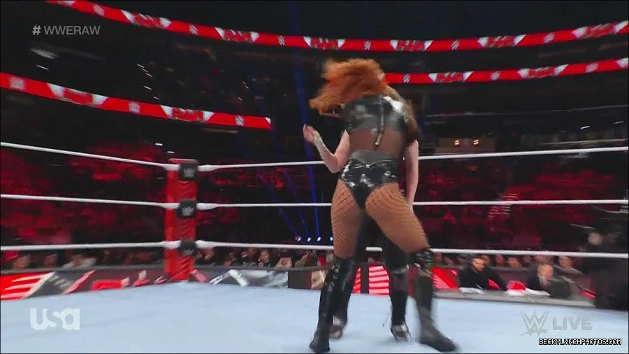WWE_Monday_Night_Raw_2022_12_05_720p_HDTV_x264-NWCHD_mp4_007306023.jpg