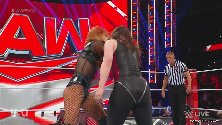 WWE_Monday_Night_Raw_2022_12_05_720p_HDTV_x264-NWCHD_mp4_007306824.jpg