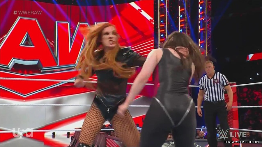 WWE_Monday_Night_Raw_2022_12_05_720p_HDTV_x264-NWCHD_mp4_007307225.jpg