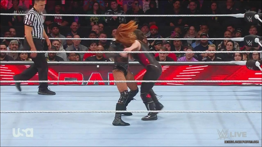 WWE_Monday_Night_Raw_2022_12_05_720p_HDTV_x264-NWCHD_mp4_007308426.jpg
