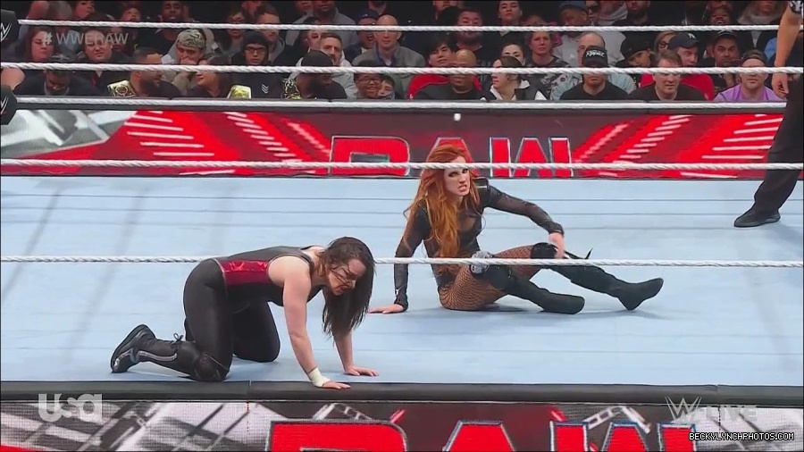 WWE_Monday_Night_Raw_2022_12_05_720p_HDTV_x264-NWCHD_mp4_007460578.jpg