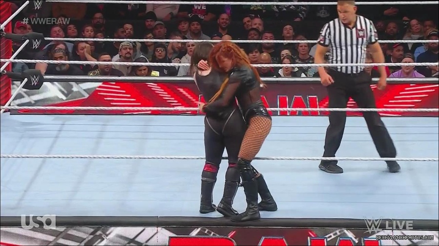 WWE_Monday_Night_Raw_2022_12_05_720p_HDTV_x264-NWCHD_mp4_007470988.jpg