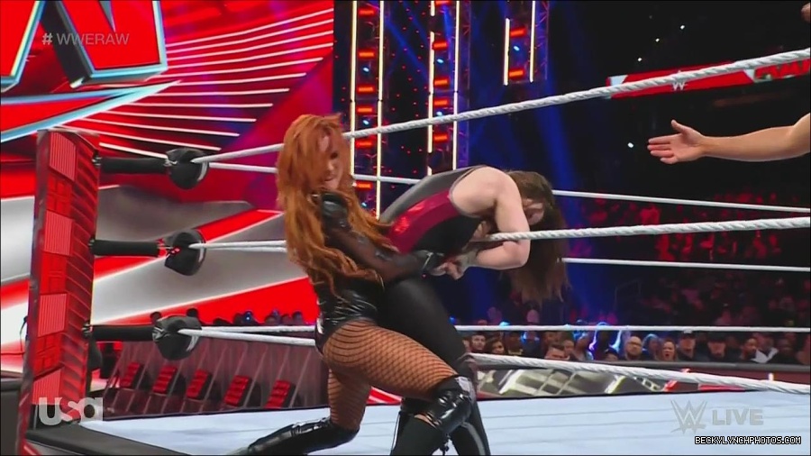 WWE_Monday_Night_Raw_2022_12_05_720p_HDTV_x264-NWCHD_mp4_007476193.jpg