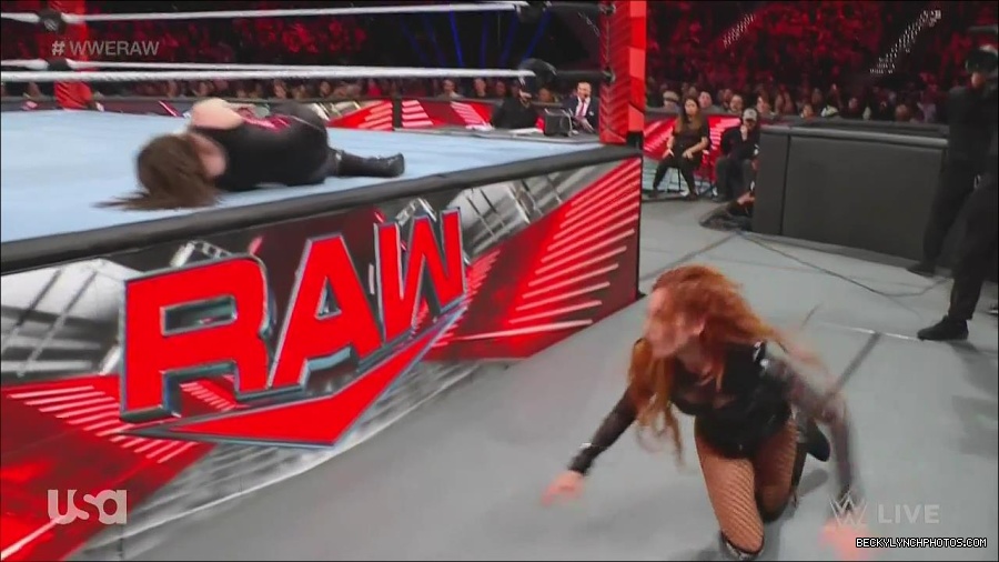 WWE_Monday_Night_Raw_2022_12_05_720p_HDTV_x264-NWCHD_mp4_007503020.jpg