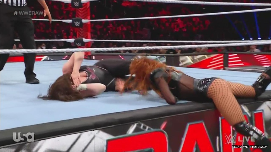 WWE_Monday_Night_Raw_2022_12_05_720p_HDTV_x264-NWCHD_mp4_007505823.jpg