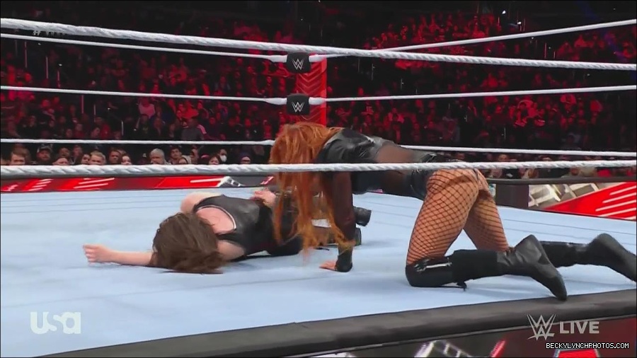 WWE_Monday_Night_Raw_2022_12_05_720p_HDTV_x264-NWCHD_mp4_007508225.jpg