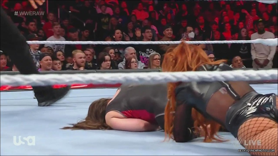 WWE_Monday_Night_Raw_2022_12_05_720p_HDTV_x264-NWCHD_mp4_007513831.jpg