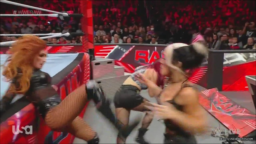 WWE_Monday_Night_Raw_2022_12_05_720p_HDTV_x264-NWCHD_mp4_007537054.jpg
