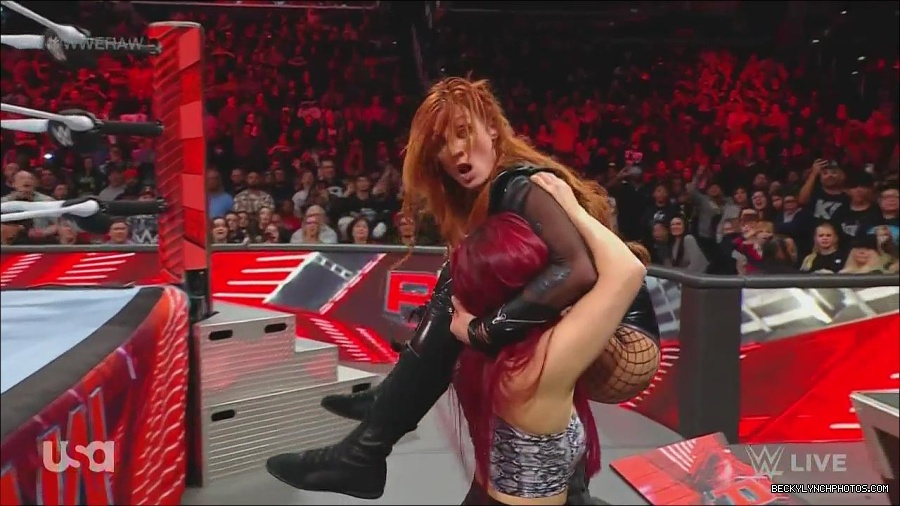WWE_Monday_Night_Raw_2022_12_05_720p_HDTV_x264-NWCHD_mp4_007544662.jpg