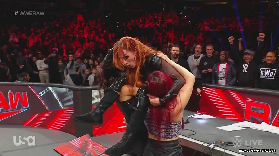 WWE_Monday_Night_Raw_2022_12_05_720p_HDTV_x264-NWCHD_mp4_007546664.jpg