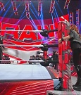 WWE_Monday_Night_Raw_2022_12_05_720p_HDTV_x264-NWCHD_mp4_001772366.jpg