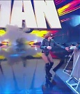 WWE_Monday_Night_Raw_2022_12_05_720p_HDTV_x264-NWCHD_mp4_006700284.jpg