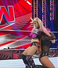 WWE_Monday_Night_Raw_2022_12_05_720p_HDTV_x264-NWCHD_mp4_006825610.jpg
