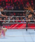 WWE_Monday_Night_Raw_2022_12_05_720p_HDTV_x264-NWCHD_mp4_006904889.jpg