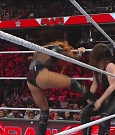 WWE_Monday_Night_Raw_2022_12_05_720p_HDTV_x264-NWCHD_mp4_006905690.jpg