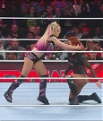 WWE_Monday_Night_Raw_2022_12_05_720p_HDTV_x264-NWCHD_mp4_006933417.jpg