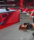 WWE_Monday_Night_Raw_2022_12_05_720p_HDTV_x264-NWCHD_mp4_006968652.jpg