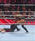 WWE_Monday_Night_Raw_2022_12_05_720p_HDTV_x264-NWCHD_mp4_007105990.jpg