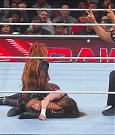 WWE_Monday_Night_Raw_2022_12_05_720p_HDTV_x264-NWCHD_mp4_007140024.jpg