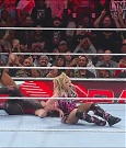 WWE_Monday_Night_Raw_2022_12_05_720p_HDTV_x264-NWCHD_mp4_007258543.jpg