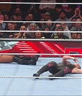 WWE_Monday_Night_Raw_2022_12_05_720p_HDTV_x264-NWCHD_mp4_007288806.jpg