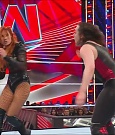 WWE_Monday_Night_Raw_2022_12_05_720p_HDTV_x264-NWCHD_mp4_007302420.jpg