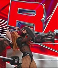WWE_Monday_Night_Raw_2022_12_05_720p_HDTV_x264-NWCHD_mp4_007319637.jpg