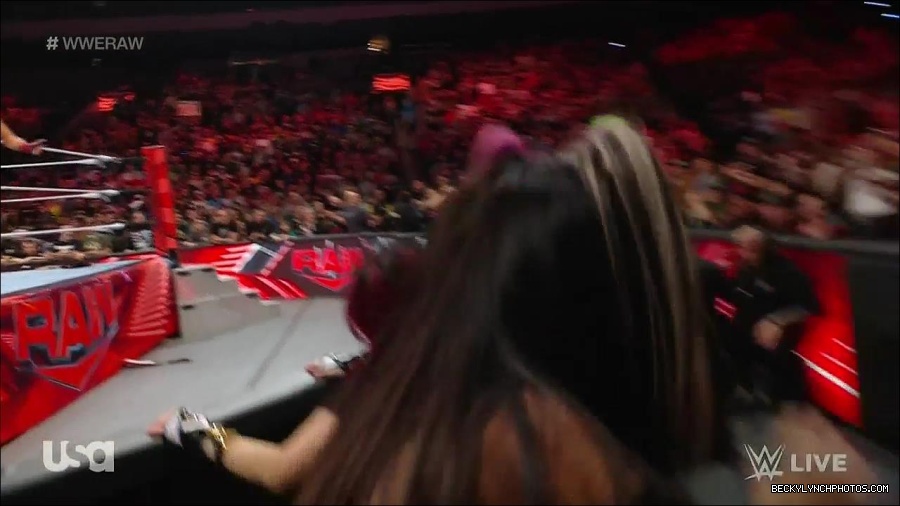 WWE_Monday_Night_Raw_2022_12_12_720p_HDTV_x264-NWCHD_mp4_000208174.jpg
