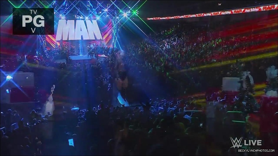 WWE_Monday_Night_Raw_2022_12_19_720p_HDTV_x264-NWCHD_mp4_005719318.jpg