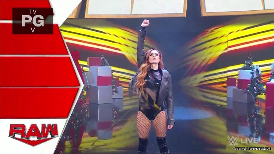 WWE_Monday_Night_Raw_2022_12_19_720p_HDTV_x264-NWCHD_mp4_005729728.jpg